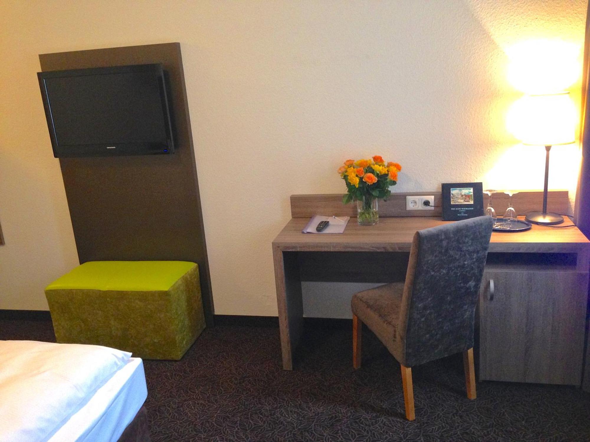 Family Room,681325407:JPEG